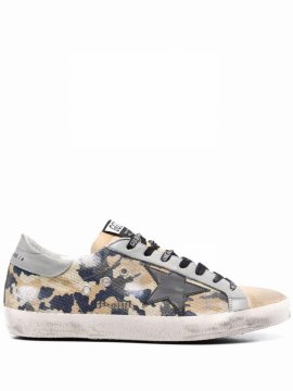 Star-patch Low-top Sneakers In Neutrals